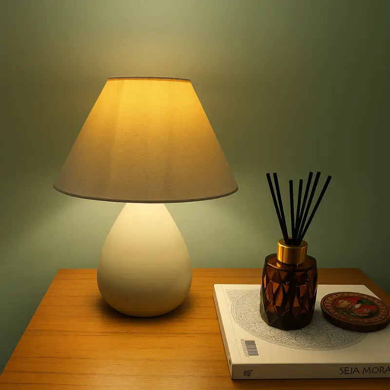 Abajur de Mesa em Cerâmica e Tecido Bivolt