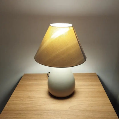 Abajur de Mesa em Cerâmica e Tecido Bivolt