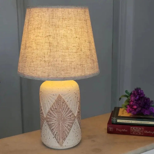 Abajur de Mesa em Cerâmica com Cúpula de Linho