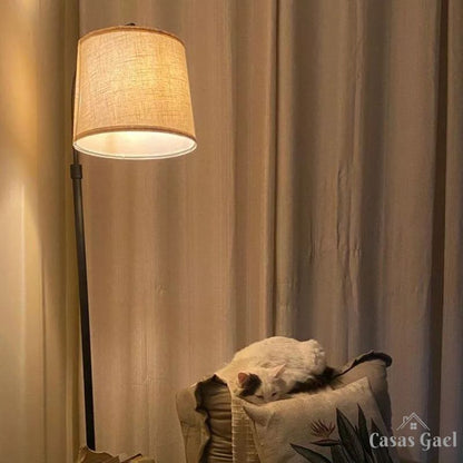 Luminária de Chão Ajustável com Cúpula em Linho