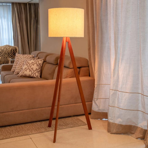 Luminária de Chão com Tripé em Madeira e Linho