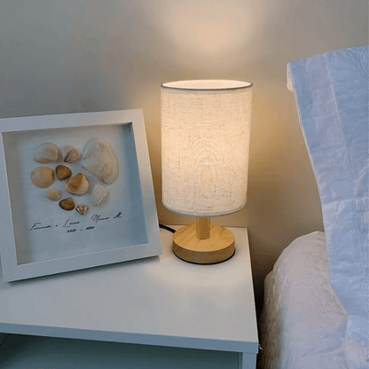 Luminária de Mesa para Quarto em Linho e Madeira