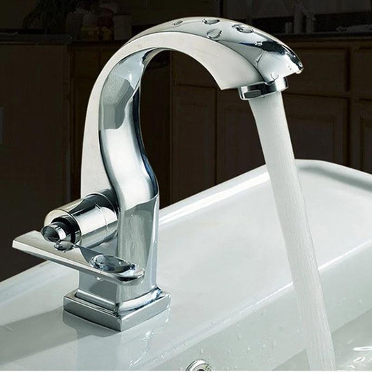 Torneira de Metal Brilhante para Banheiro com Saída de Água Fria